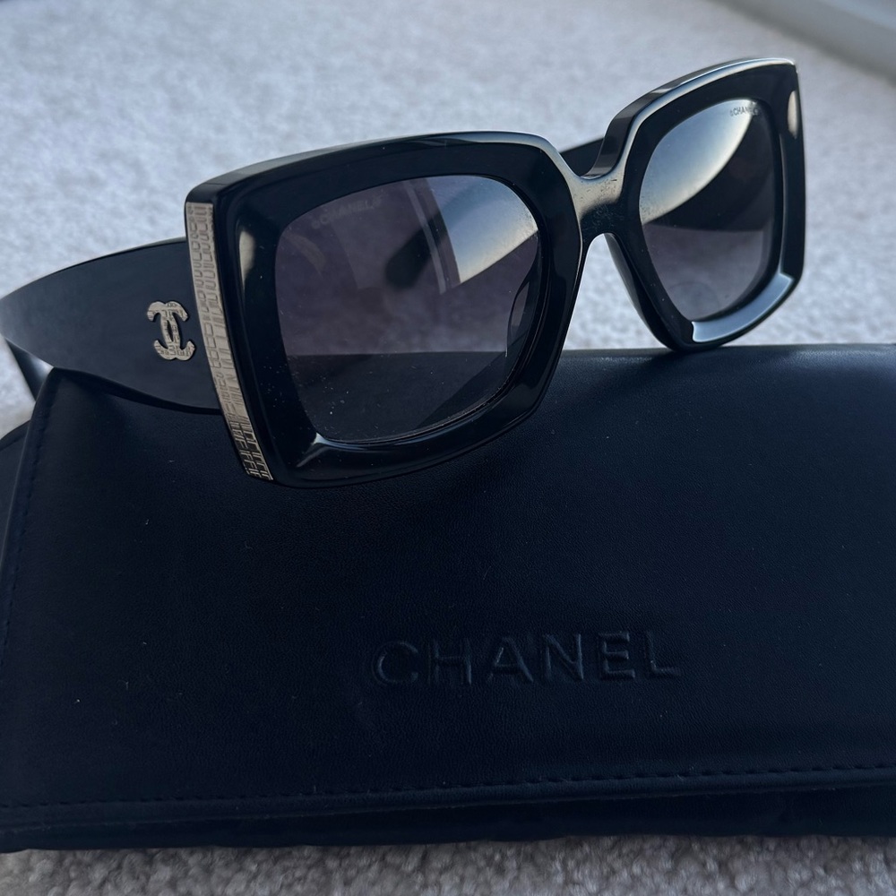 CHANEL Black and Gold Sunglasses with Bold Design - Picture 12 of 16